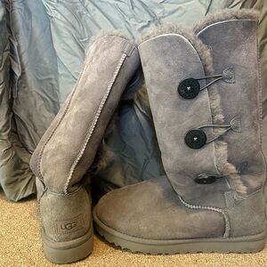 Never Worn - NWOT Box UGG Grey Suede Bailey Button Boots
